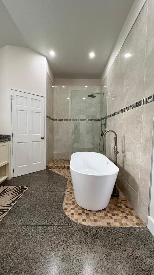 Stonetrail Hotel Arnos Vale Ngoại thất bức ảnh